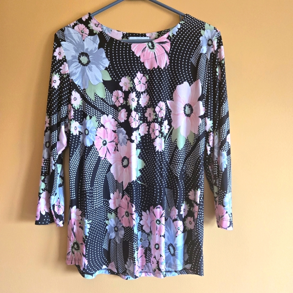 Southern Lady Floral Polka Dot Top PTP=19"